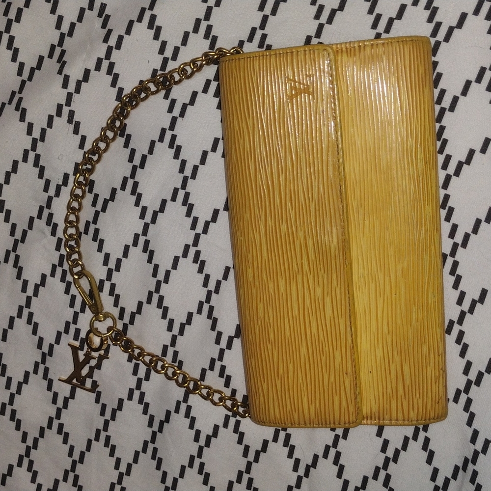 💛SALE Louis Vuitton Epi Wristlet 💛